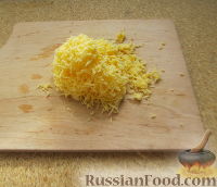 Фото приготовления рецепта: Сырные маффины с тимьяном и кардамоном - шаг №3