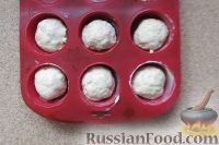 Фото приготовления рецепта: Сырные маффины с тимьяном и кардамоном - шаг №8