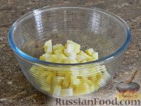 Фото приготовления рецепта: Селёдочный салат с сырной заправкой - шаг №7