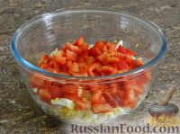 Фото приготовления рецепта: Селёдочный салат с сырной заправкой - шаг №9