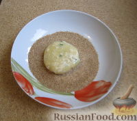 Фото приготовления рецепта: Картофельные крокеты с сыром - шаг №12