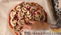 Фото приготовления рецепта: Домашняя пицца на тонком бездрожжевом тесте - шаг №4