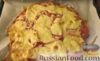 Фото приготовления рецепта: Домашняя пицца на тонком бездрожжевом тесте - шаг №5