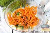 Фото приготовления рецепта: Салат с крабовыми палочками и морковью по-корейски - шаг №5