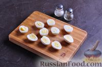 Фото приготовления рецепта: Салат со свеклой, сыром и яйцами - шаг №6