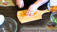 Фото приготовления рецепта: Салат "Селяночка" из моркови, яиц и зеленого лука - шаг №1