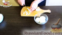 Фото приготовления рецепта: Салат "Селяночка" из моркови, яиц и зеленого лука - шаг №2