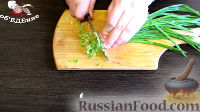 Фото приготовления рецепта: Салат "Селяночка" из моркови, яиц и зеленого лука - шаг №3