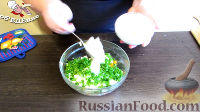 Фото приготовления рецепта: Салат "Селяночка" из моркови, яиц и зеленого лука - шаг №5