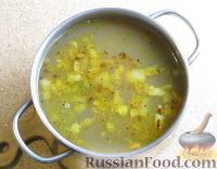 Фото приготовления рецепта: Суп с лапшой и машем - шаг №9