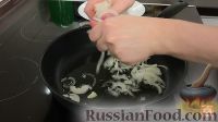 Фото приготовления рецепта: Слоеный салат "Лемберг" с грибами и мясом - шаг №5