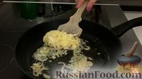 Фото приготовления рецепта: Слоеный салат "Лемберг" с грибами и мясом - шаг №6