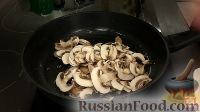 Фото приготовления рецепта: Слоеный салат "Лемберг" с грибами и мясом - шаг №7