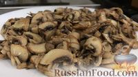 Фото приготовления рецепта: Слоеный салат "Лемберг" с грибами и мясом - шаг №9
