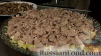Фото приготовления рецепта: Слоеный салат "Лемберг" с грибами и мясом - шаг №12