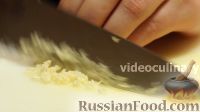 Фото приготовления рецепта: Слоёный салат с рыбными консервами, картофелем, морковью и огурцами - шаг №7