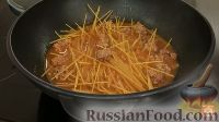 Фото приготовления рецепта: Спагетти с фрикадельками - шаг №8