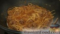 Фото приготовления рецепта: Спагетти с фрикадельками - шаг №9