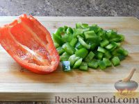 Фото приготовления рецепта: Испанский салат с ветчиной и сыром - шаг №7