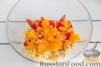 Фото приготовления рецепта: Салат с курицей, апельсином и сухариками - шаг №5
