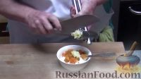 Фото приготовления рецепта: Мясные фрикадельки, тушенные с брюссельской капустой - шаг №1