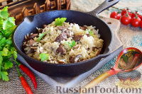 Фото к рецепту: Рис с грибами и куриной печенью