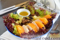 Фото к рецепту: Салат с курицей и апельсином