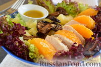 Фото приготовления рецепта: Салат с курицей и апельсином - шаг №9