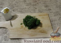Фото приготовления рецепта: Салат из крабовых палочек и капусты, с укропом - шаг №5