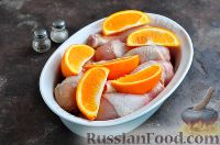 Фото приготовления рецепта: Курица с апельсином и луком - шаг №8
