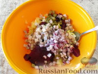 Фото приготовления рецепта: Финский салат "Росоли (Рассоле)" с сельдью - шаг №9