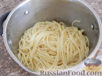 Фото приготовления рецепта: Спагетти в тыквенном соусе с беконом - шаг №14