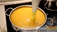 Фото приготовления рецепта: Тыквенный крем-суп со сливками и сыром - шаг №8