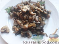 Фото приготовления рецепта: Домашняя шаурма с фаршем и грибами - шаг №6