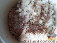 Фото приготовления рецепта: Закусочные маффины с начинкой (мини-пироги) - шаг №5