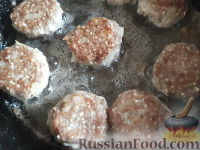 Фото приготовления рецепта: Тефтели в томатном соусе (в мультиварке) - шаг №8