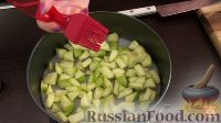 Фото приготовления рецепта: Яблочная коврижка - шаг №6