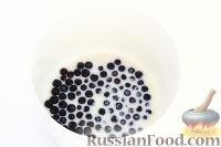 Фото приготовления рецепта: Маффины с черноплодной рябиной - шаг №2