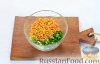 Фото приготовления рецепта: Волованы с марципаном и консервированными персиками, из слоёного теста "наоборот" - шаг №25