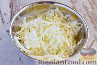 Фото приготовления рецепта: Салат с курицей и белокочанной капустой - шаг №2