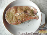 Фото приготовления рецепта: Запеченный стейк толстолобика в медово-горчичном маринаде - шаг №1