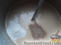 Фото приготовления рецепта: Кофейный манник со сметанным кремом (в мультиварке) - шаг №6