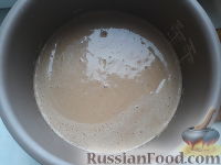 Фото приготовления рецепта: Кофейный манник со сметанным кремом (в мультиварке) - шаг №8