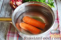 Фото приготовления рецепта: Слоеный салат «Новогодние свечи» с ветчиной - шаг №9