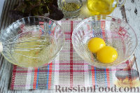 Фото приготовления рецепта: "Новогодний веночек" из мини-сосисок в тесте - шаг №6