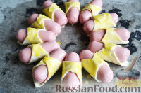Фото приготовления рецепта: "Новогодний веночек" из мини-сосисок в тесте - шаг №9