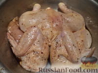 Фото приготовления рецепта: Пряная курица, запеченная с айвой - шаг №4