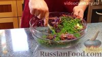Фото приготовления рецепта: Салат из краснокочанной капусты - шаг №9