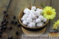 Фото к рецепту: Черноплодная рябина в сахарной пудре