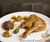 Фото к рецепту: Ароматная утка с брюссельской капустой (в духовке)
